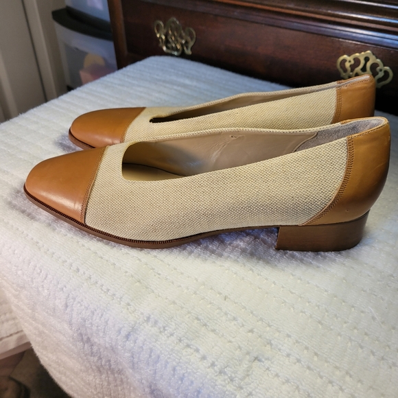TALBOTS CLASSIC LIGHT BROWN LEATHER LOAFER SHOE - Picture 13 of 14